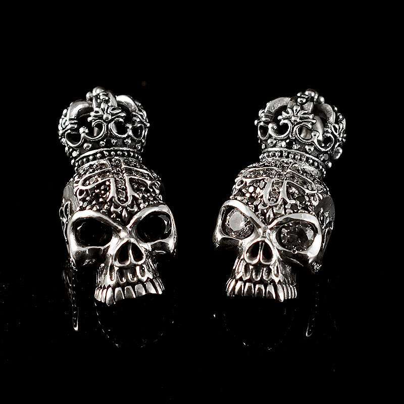 Totenkopf Anhnger mit Krone, schwarzen und weien Zirkonia Steinen