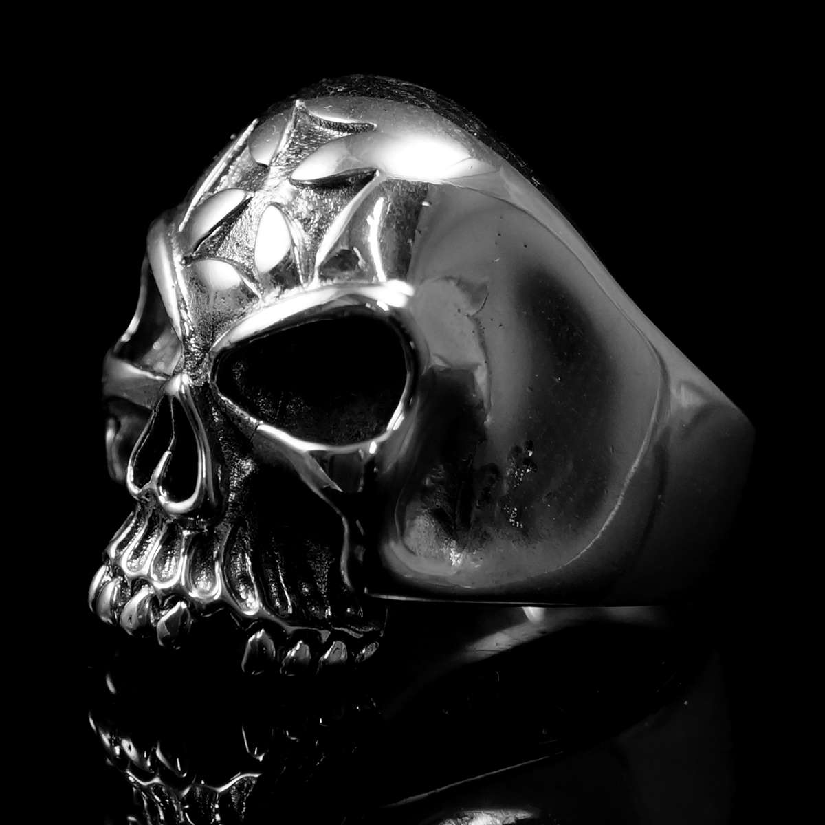 Bikerschmuck, Totenkopf Ring mit Templerkreuz