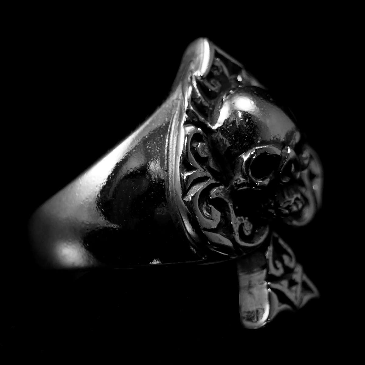 Totenkopf Ring mit Piek Zeichen & Muster