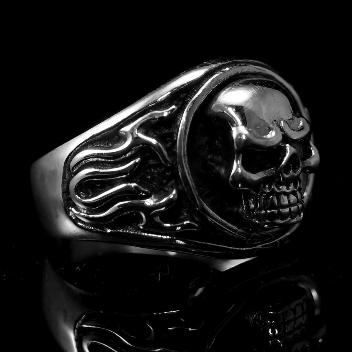 Totenkopf Ring mit Flammen, Bikerschmuck