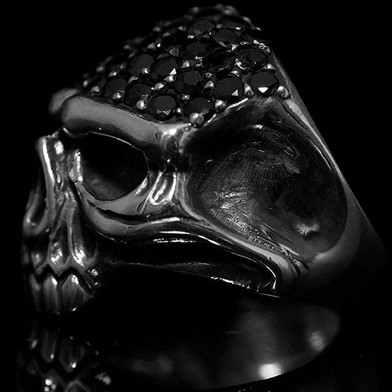 Totenkopf, Skullringe mit schwarzen Zirkonia