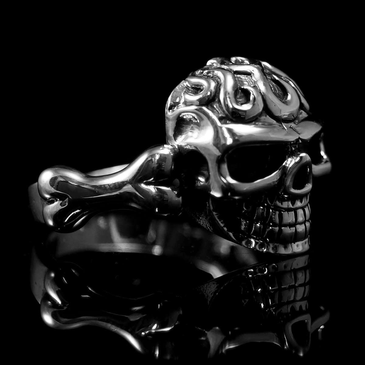 Totenkopfring, Bikerschmuck mit Knochen