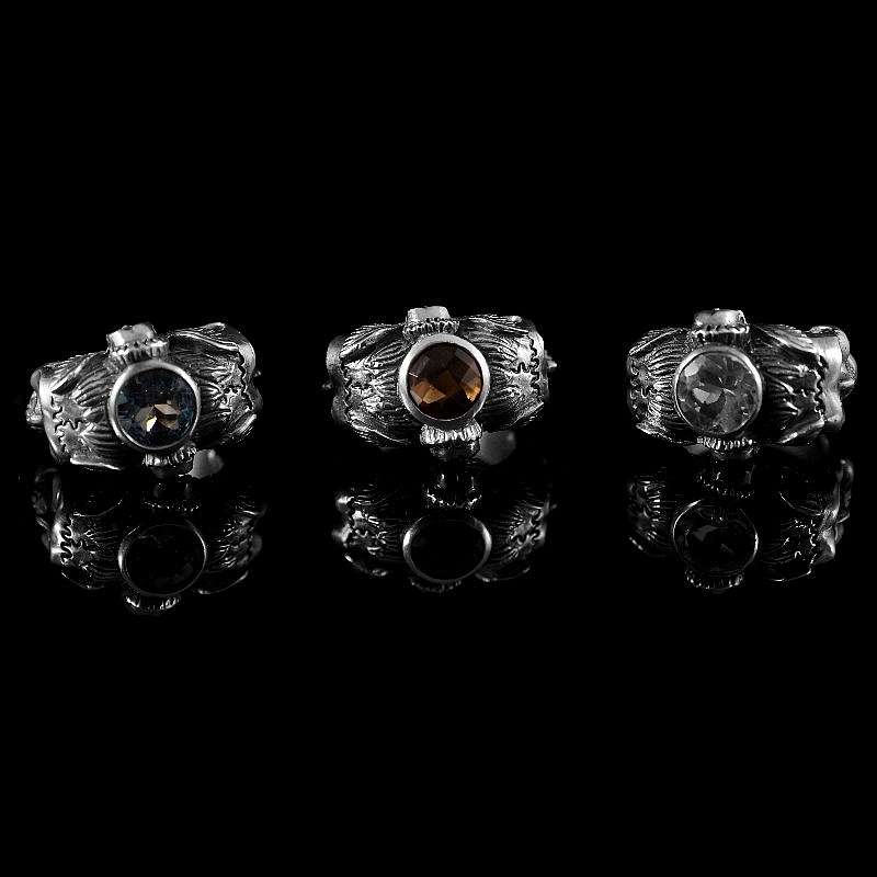 Massiver Totenkopf Ring mit Stein. Handarbeit von Customringz