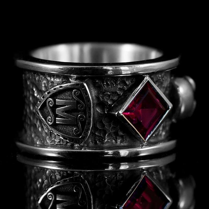 Trauringe, Eheringe mit Lilie und Totenkopf