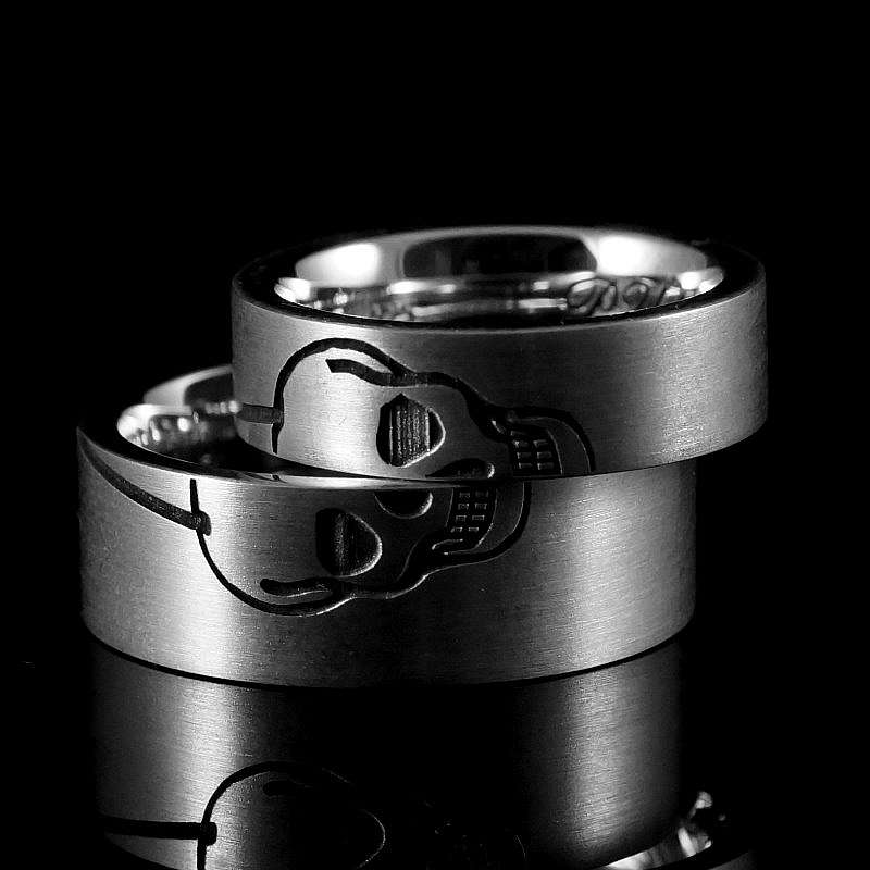Hochzeitsringe, Trauringe mit Totenkopf in Silber