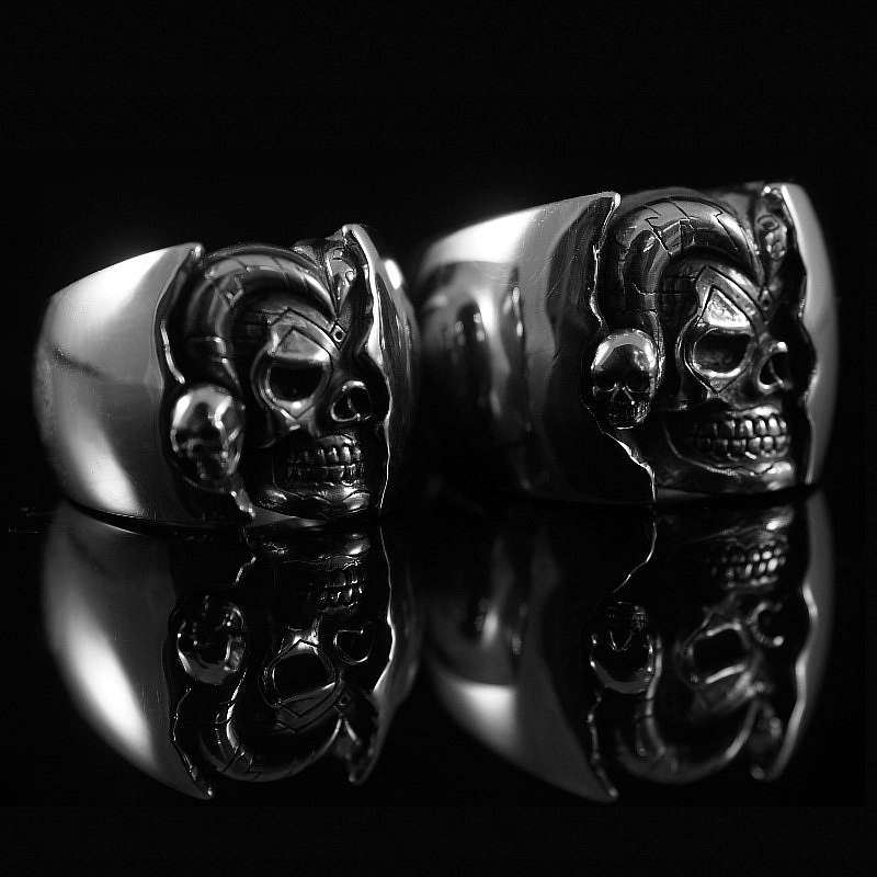 Totenkopf Eheringe mit Narrenkappe