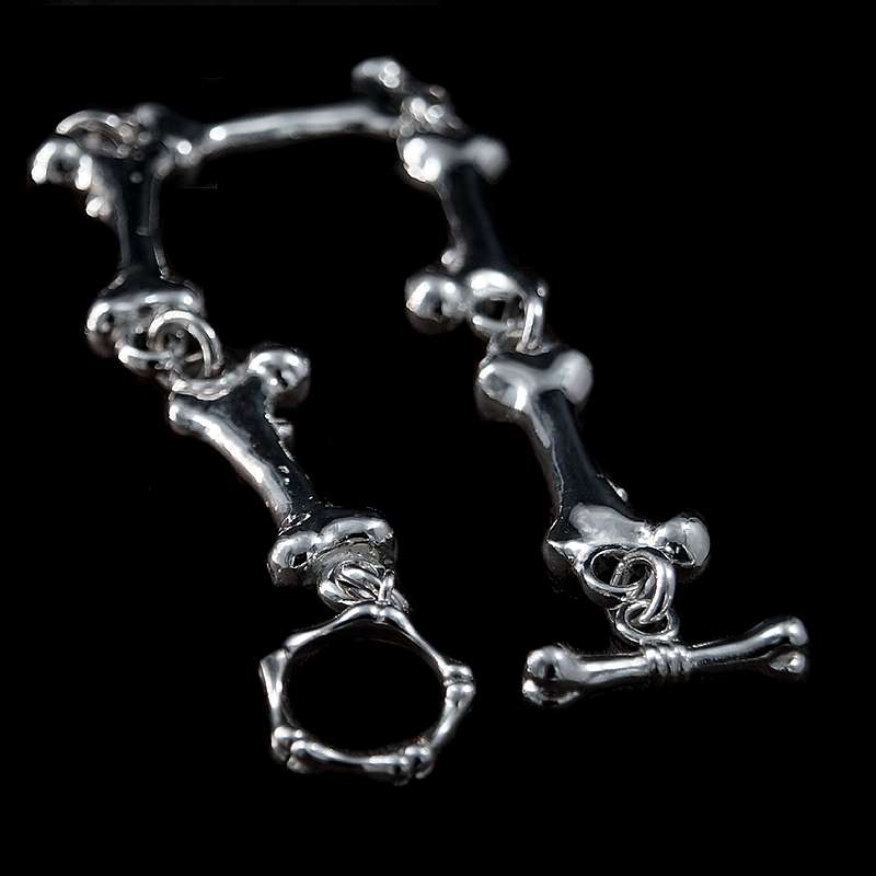 Armband aus Silber mit Knochen Elementen, Bones