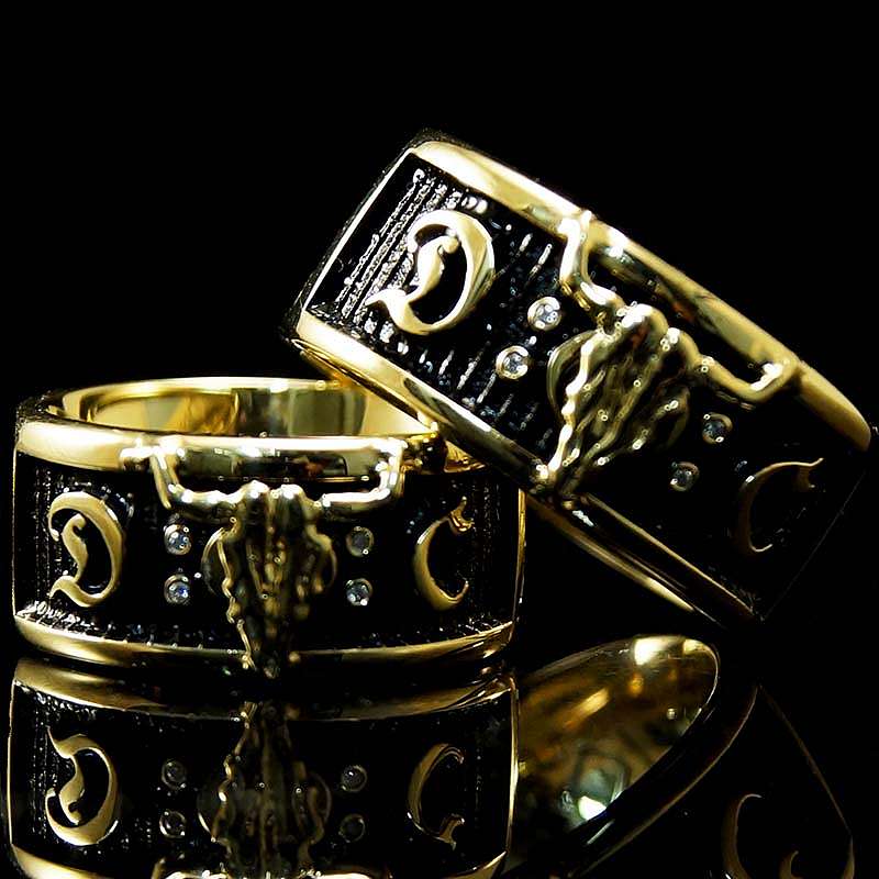 Eheringe im Wacken Style aus Gold mit Diamanten