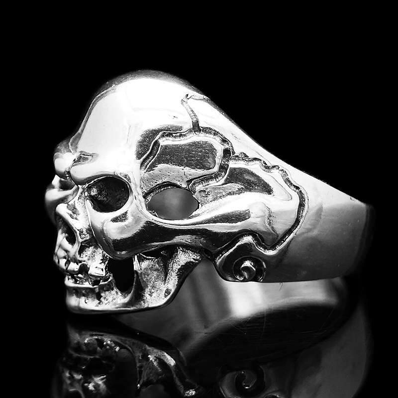 Grimmiger Totenkopf Ring mit Zahnlcke
