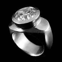Ring aus 935er Silber mit Zirkonia/Spinell