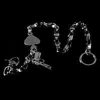 Schlsselkette mit einem Herz und Pistole