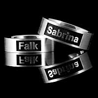 Eheringe mit erhabener Namensgravur