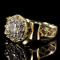 Ehering aus 750er Gelbgold mit Diamanten
