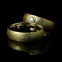 Hochzeitsringe, Eheringe aus Gold mit Diamant