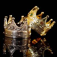 Knossi Ringe mit Krone aus Gelbgold und Weigold