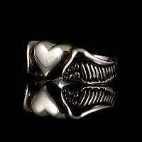 Ring aus Silber mit Herz und Flügel