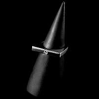 Schmaler Ring mit einem Brillianten