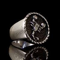 Ring mit Skorpion aus Silber